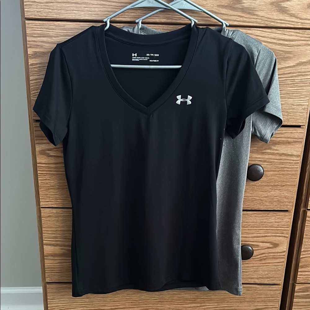 2 Under Armour Women's Short Sleeve V-Neck Tops - Gray and Black - Picture 4 of 6